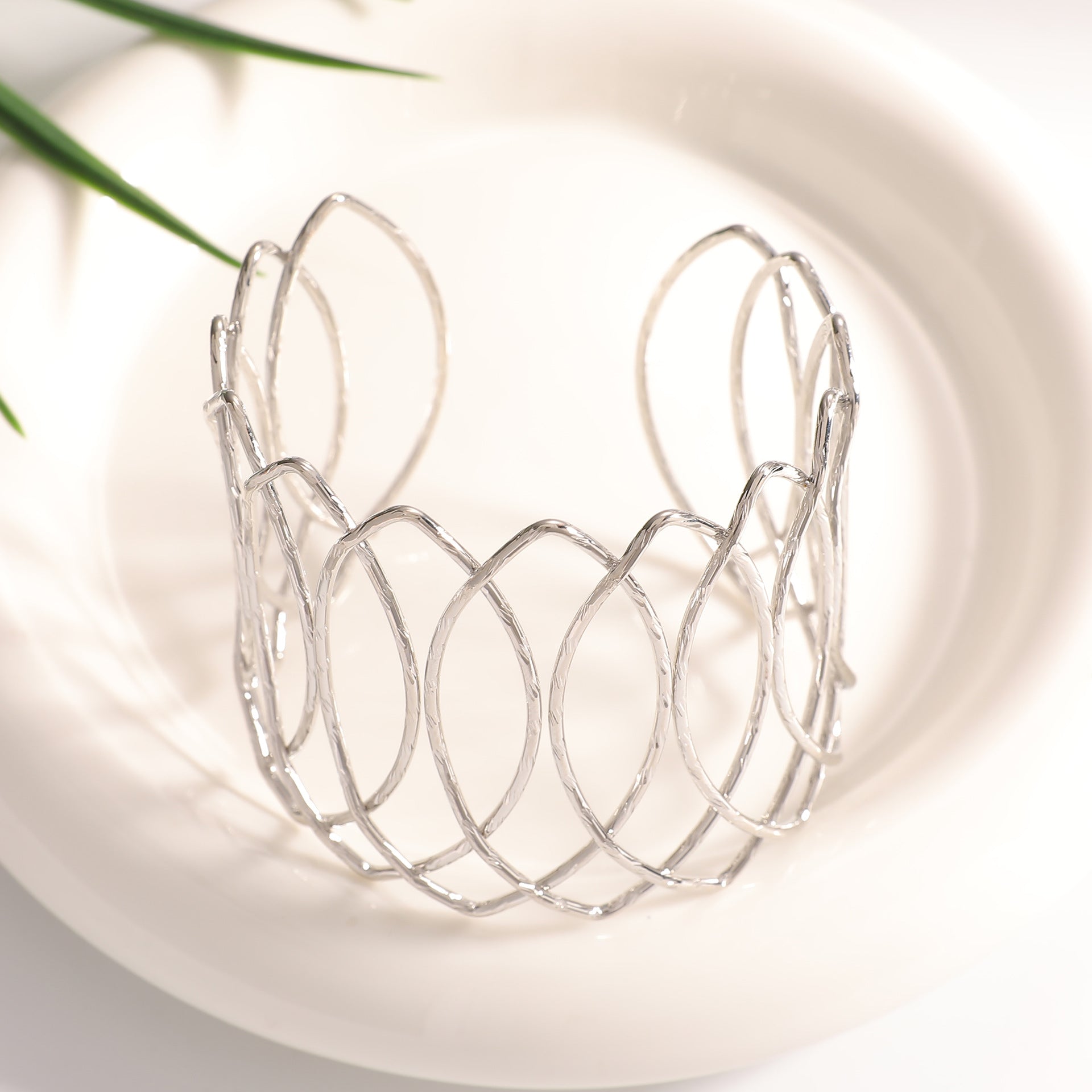Women Open Bangle with Artfully Curved Design Fashion Glam