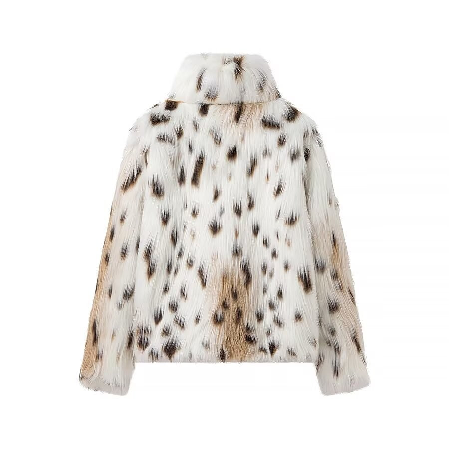 Women's short coat made of faux fur in spotted design with high collar Fashion Glam