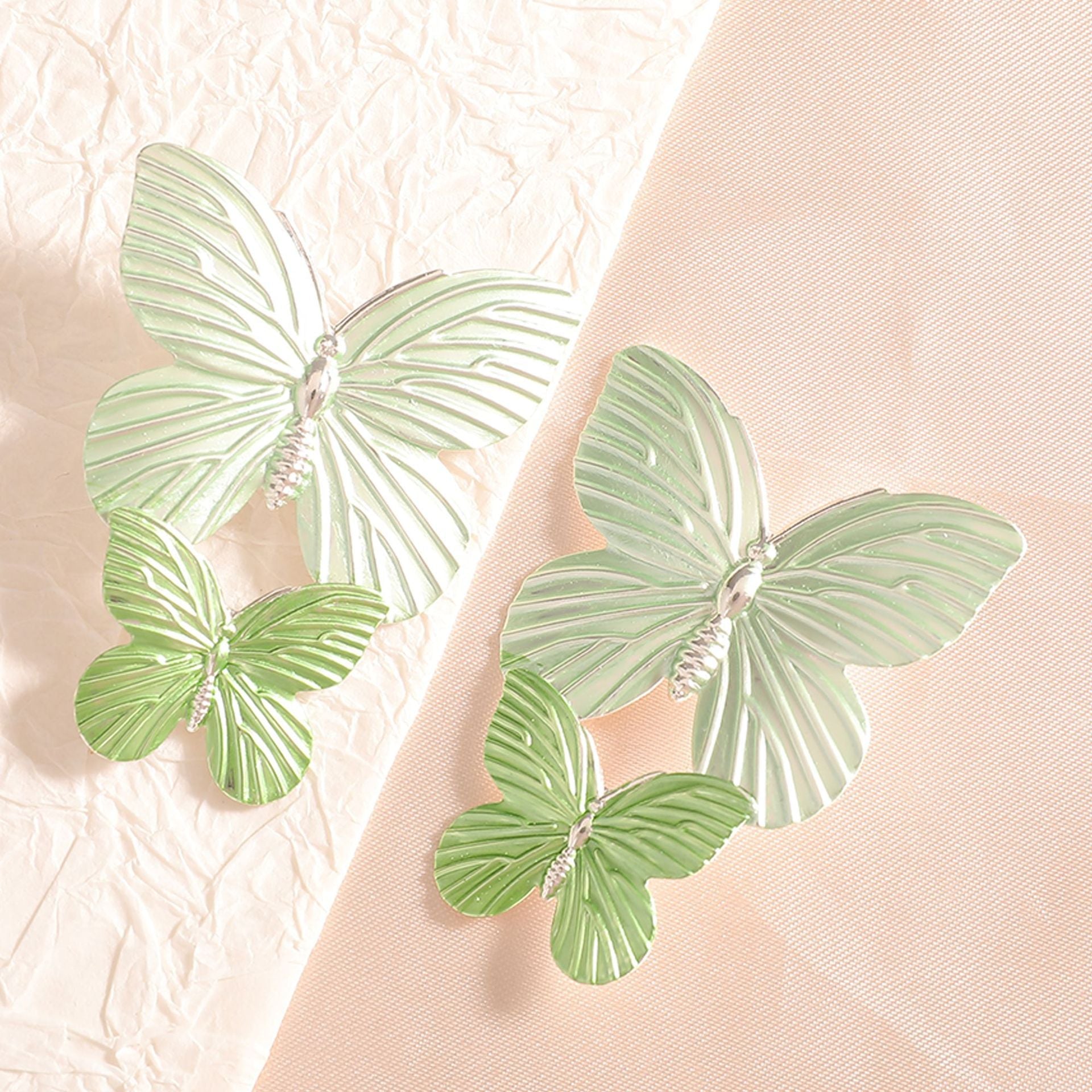Ladies' brooches in elegant butterfly design Fashion Glam
