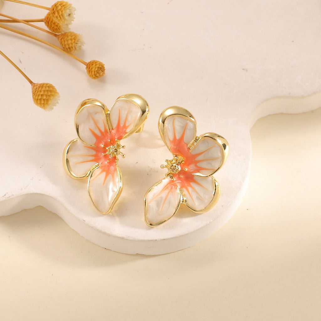 Women's ear clips in elegant floral design with a glossy coating Fashion Glam