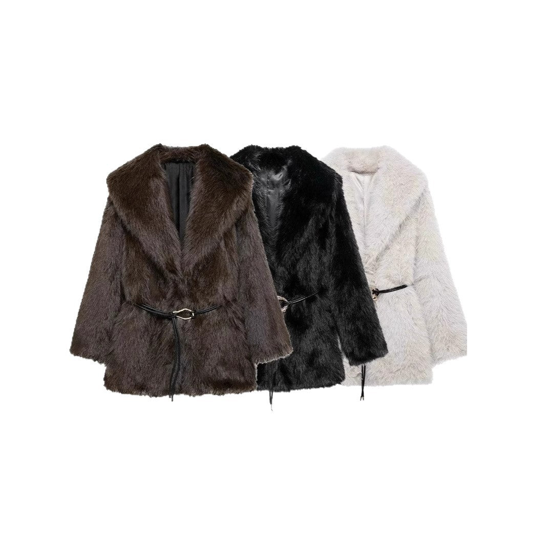 Ladies short coat made of high-pile faux fur with a large shawl collar and decorative belt Fashion Glam