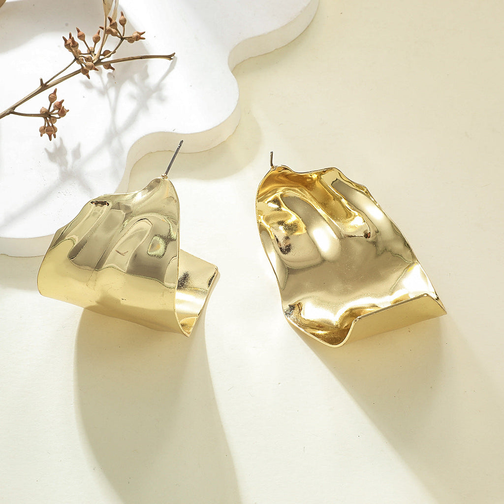 Women's Hanging Earrings in Elegant Wave Pattern Fashion Glam