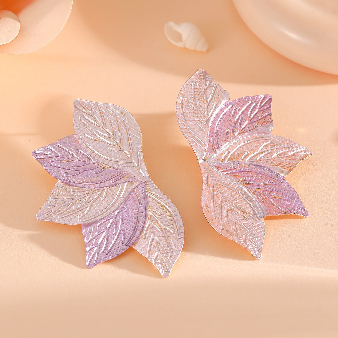 Women’s hair accessory with elaborate leaf design Fashion Glam