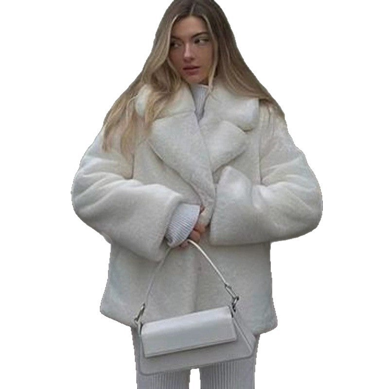 Women's short coat made of vegan high-pile with voluminous shawl collar and boxy silhouette Fashion Glam