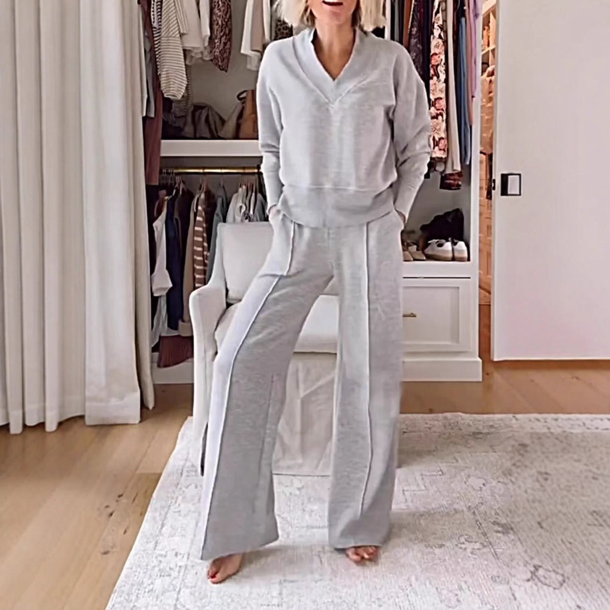 Ladies two-piece lounge set made of soft jersey with V-neck and wide palazzo pants cut Fashion Glam