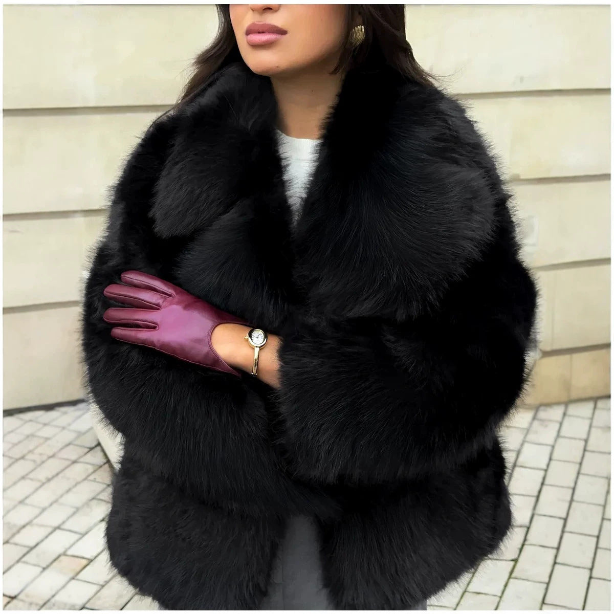 Ladies short coat made of luxurious high-pile faux fur with boxy silhouette and wide lapels Fashion Glam
