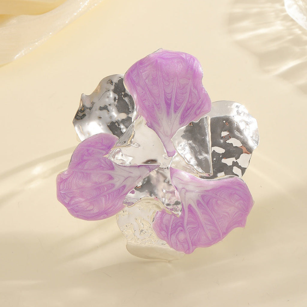 Women's flower-shaped ring made of shiny metal and high-quality epoxy resin Fashion Glam