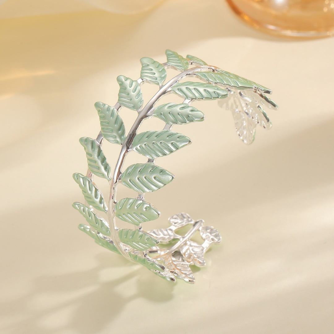 Ladies bracelet in elegant leaf design Fashion Glam