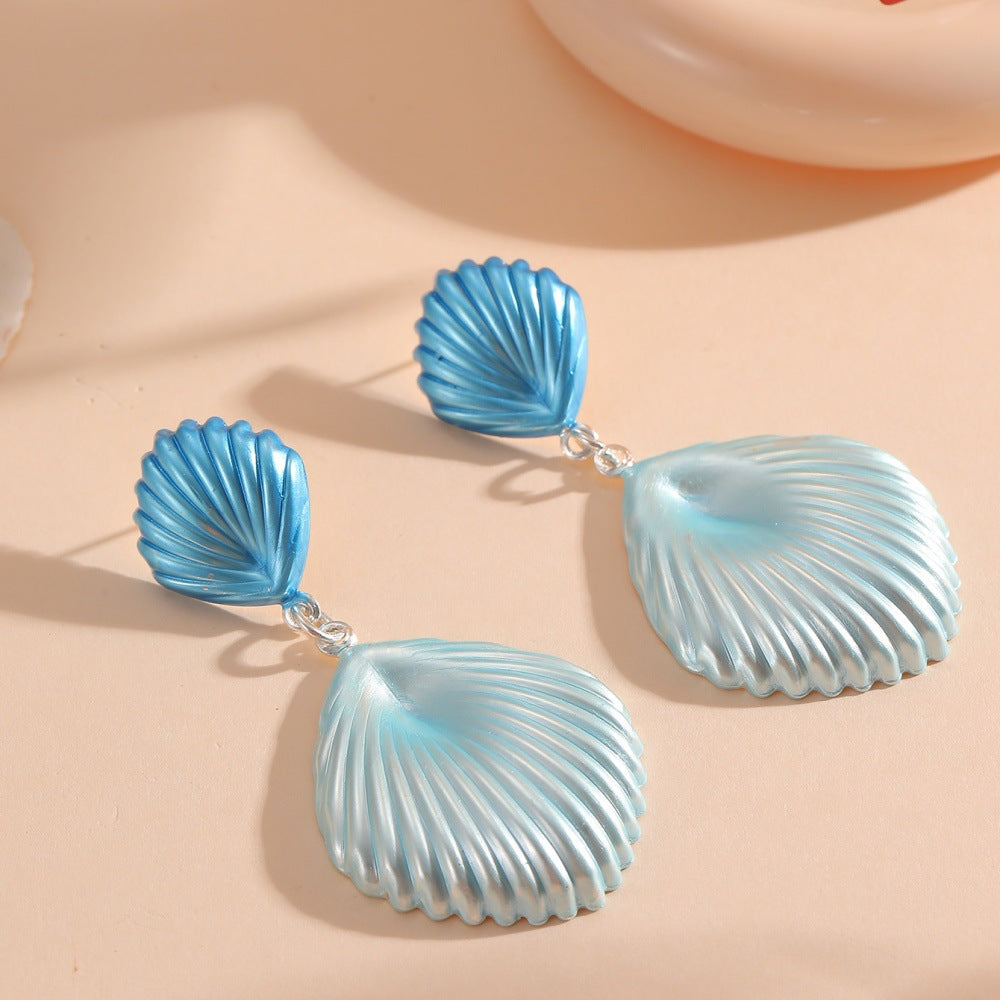 Ladies Hanging Earrings in Elegant Shell Design Fashion Glam