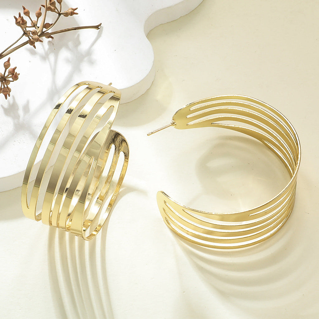 Women's Hanging Earrings in Elegant Wave Pattern Fashion Glam