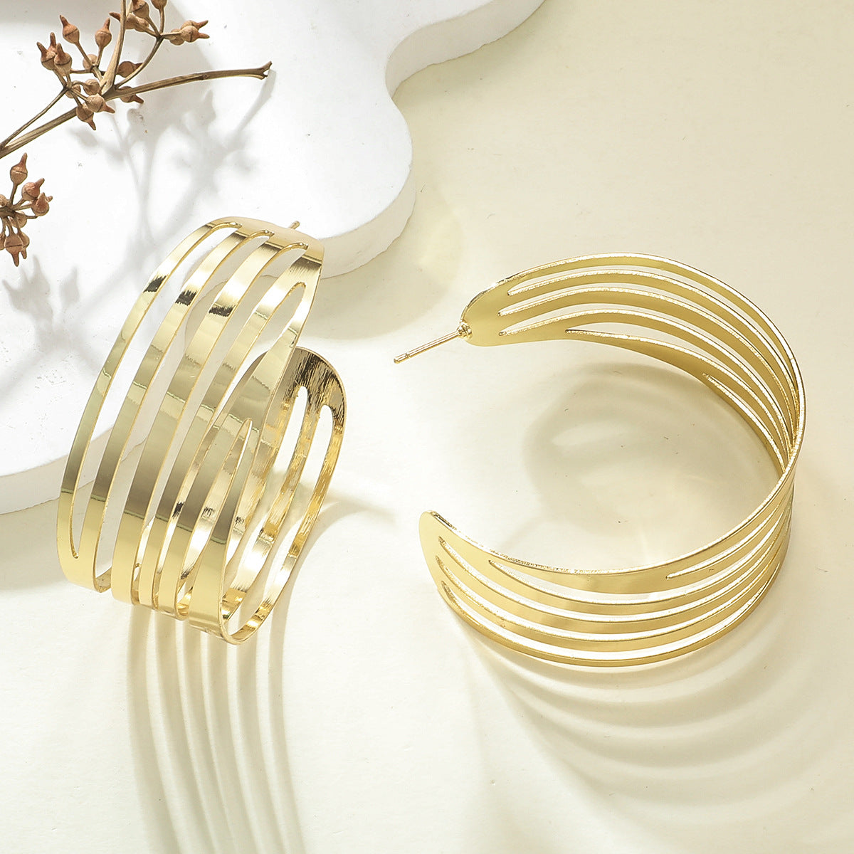 Women's Hanging Earrings in Elegant Wave Pattern Fashion Glam