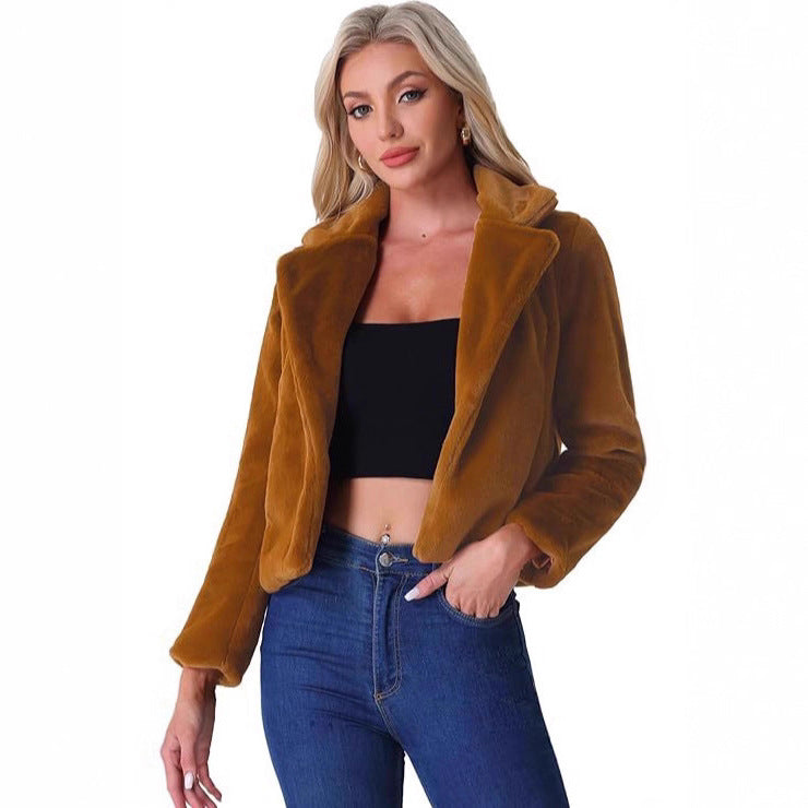 Women’s short jacket made of velvet faux fur with a notched collar and figure-flattering cropped cut Fashion Glam