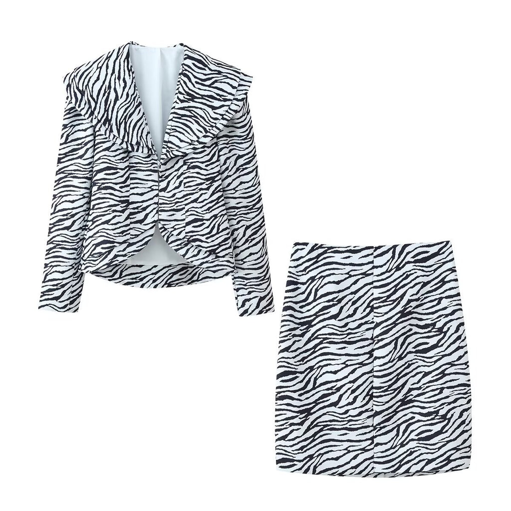 Women's Short Blazer with Oversized Shawl Collar and Zebra Print Fashion Glam