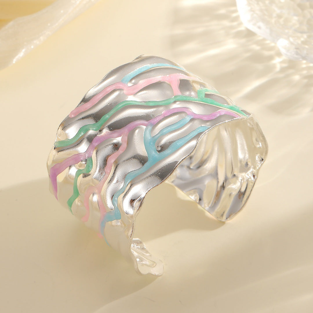 Women Open Bangle with Artistic Wave Pattern Fashion Glam