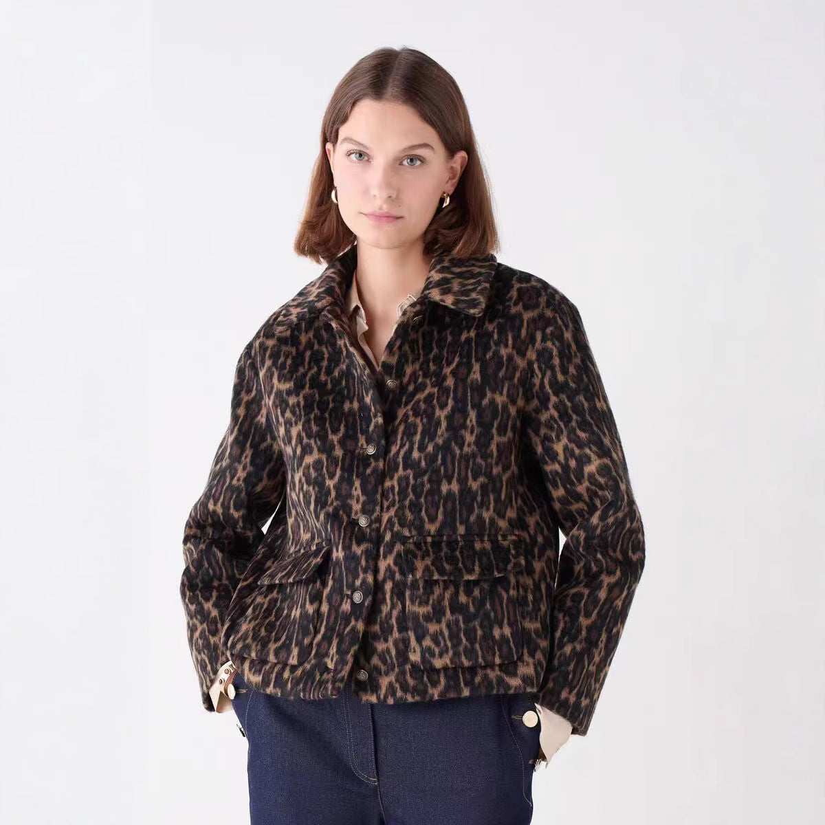 Ladies short jacket in boxy cut with leopard print and flap pockets Fashion Glam