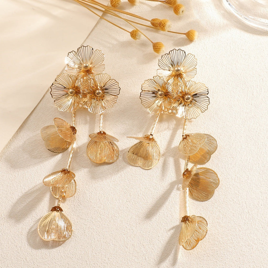 Ladies' earrings in elegant floral design Fashion Glam