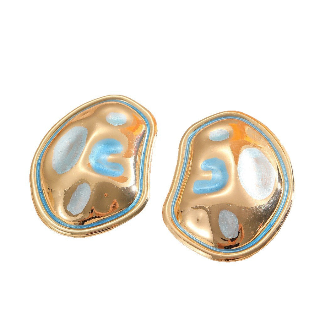 Ladies Hanging Earrings in a modern, organic design Fashion Glam