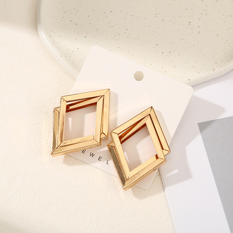 Women's Hanging Earrings with Square Design and Glossy Surface Fashion Glam