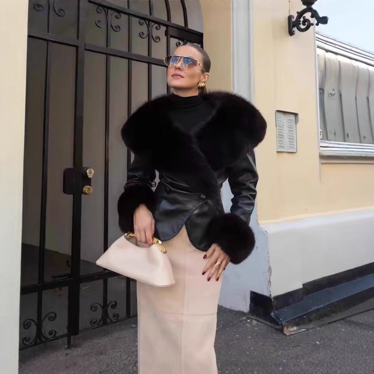 Women's short jacket made of synthetic leather with voluminous faux fur collar and fur cuffs Fashion Glam