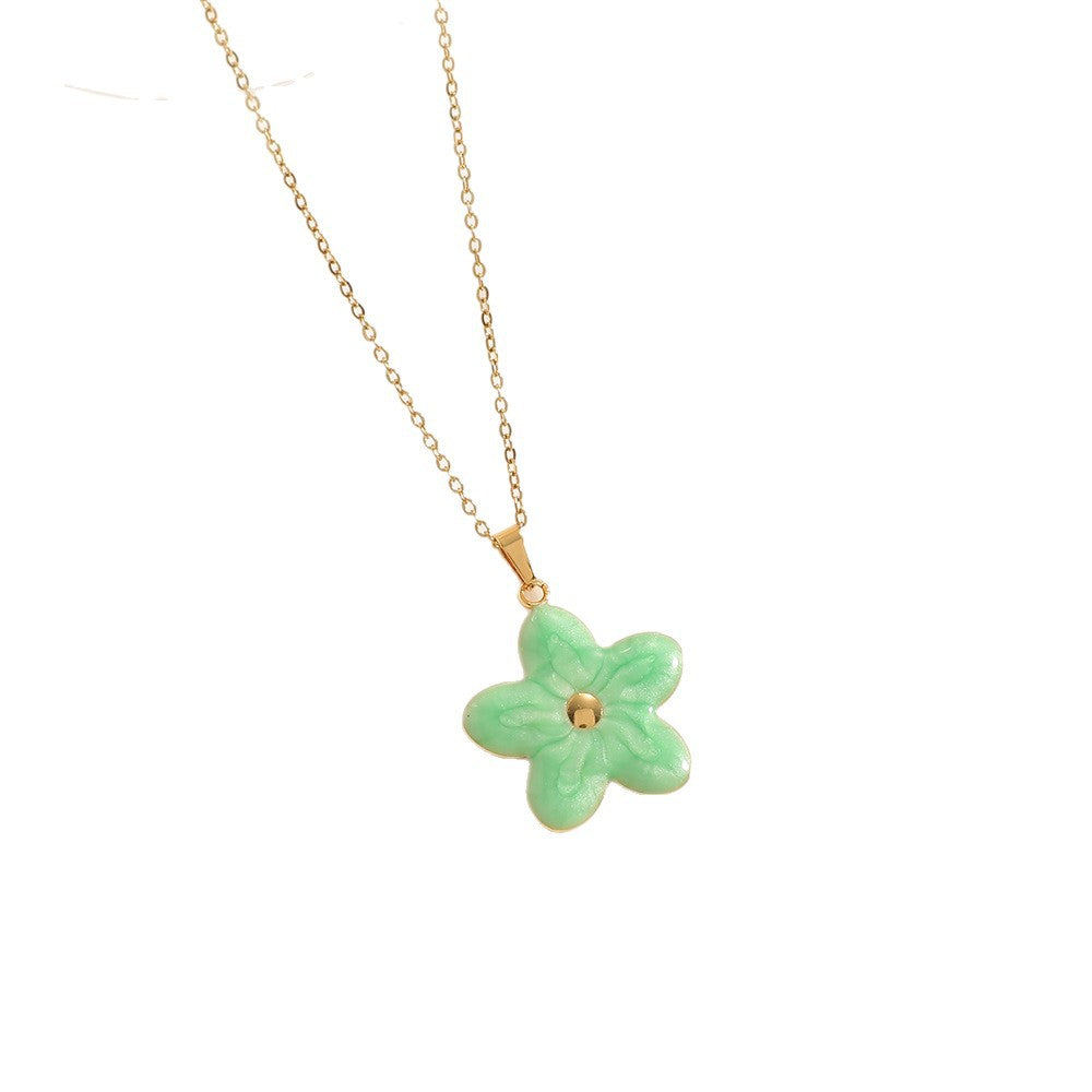 Women’s necklace with elaborately designed flower pendant Fashion Glam
