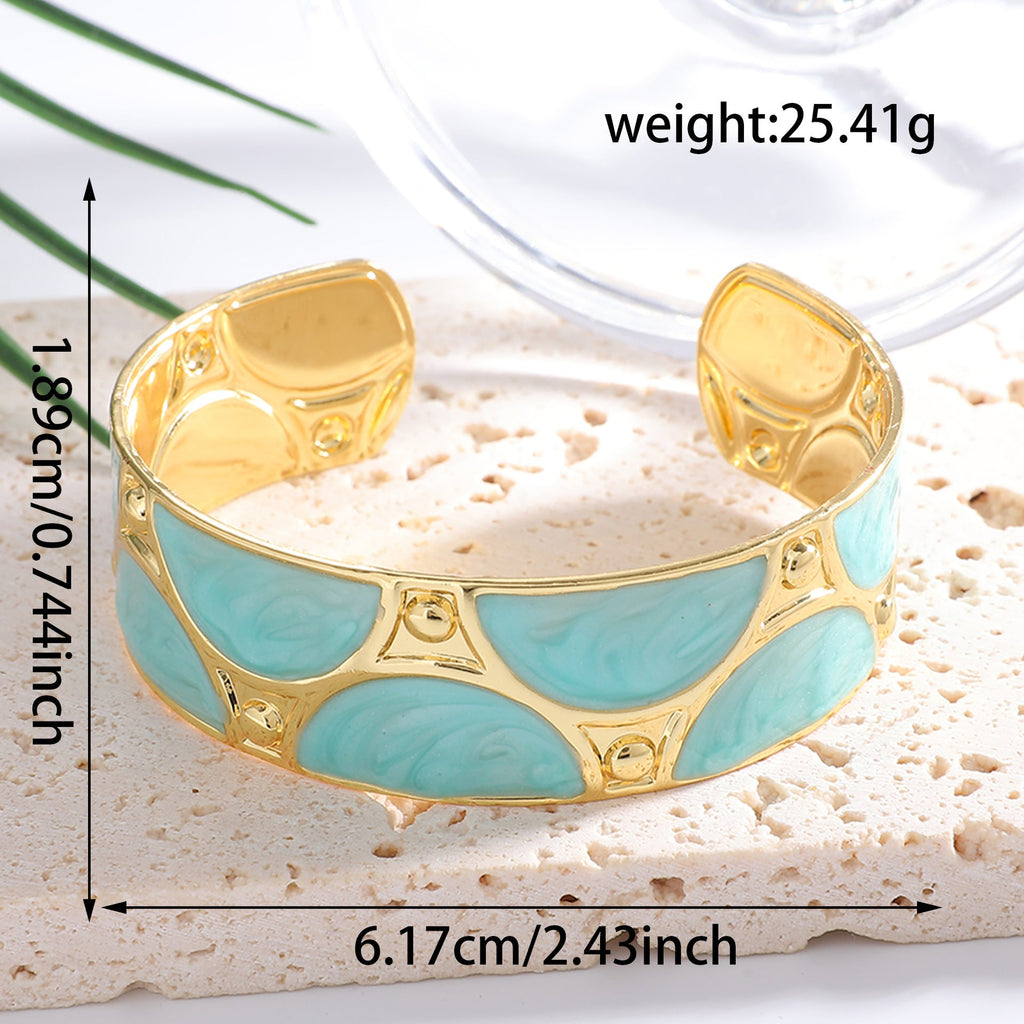 Women's cuff bracelet with artistic design Fashion Glam