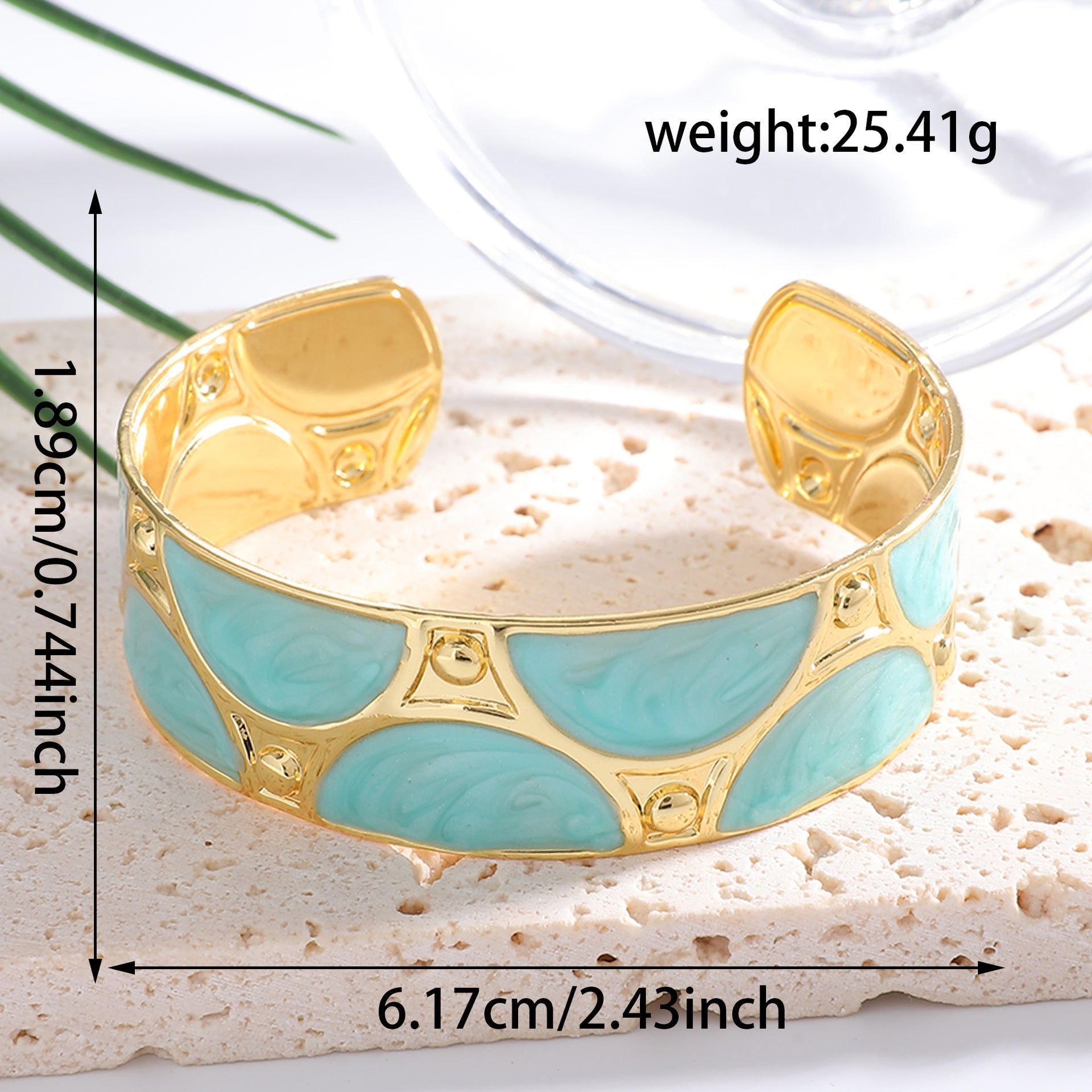 Women's cuff bracelet with artistic design Fashion Glam