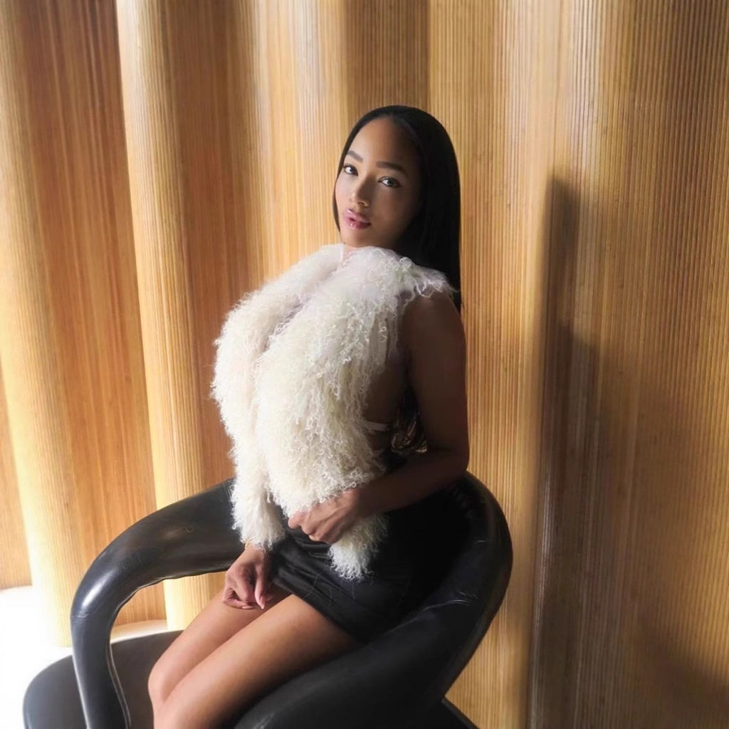 Women’s sleeveless waved plush faux fur vest in cropped cut with open fall Fashion Glam