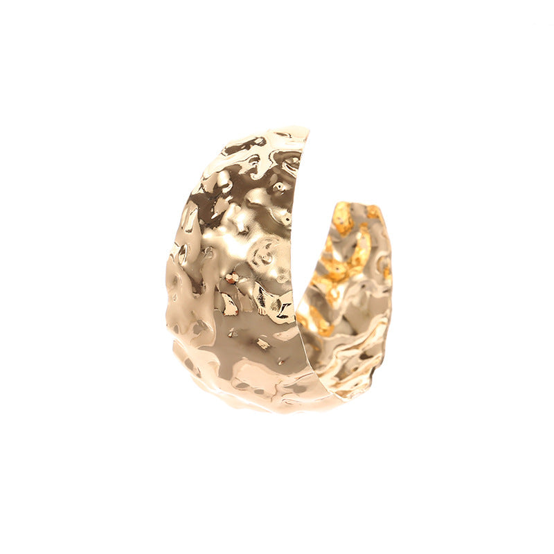 Women's bangles made of high-quality metal with an elegant wave pattern Fashion Glam