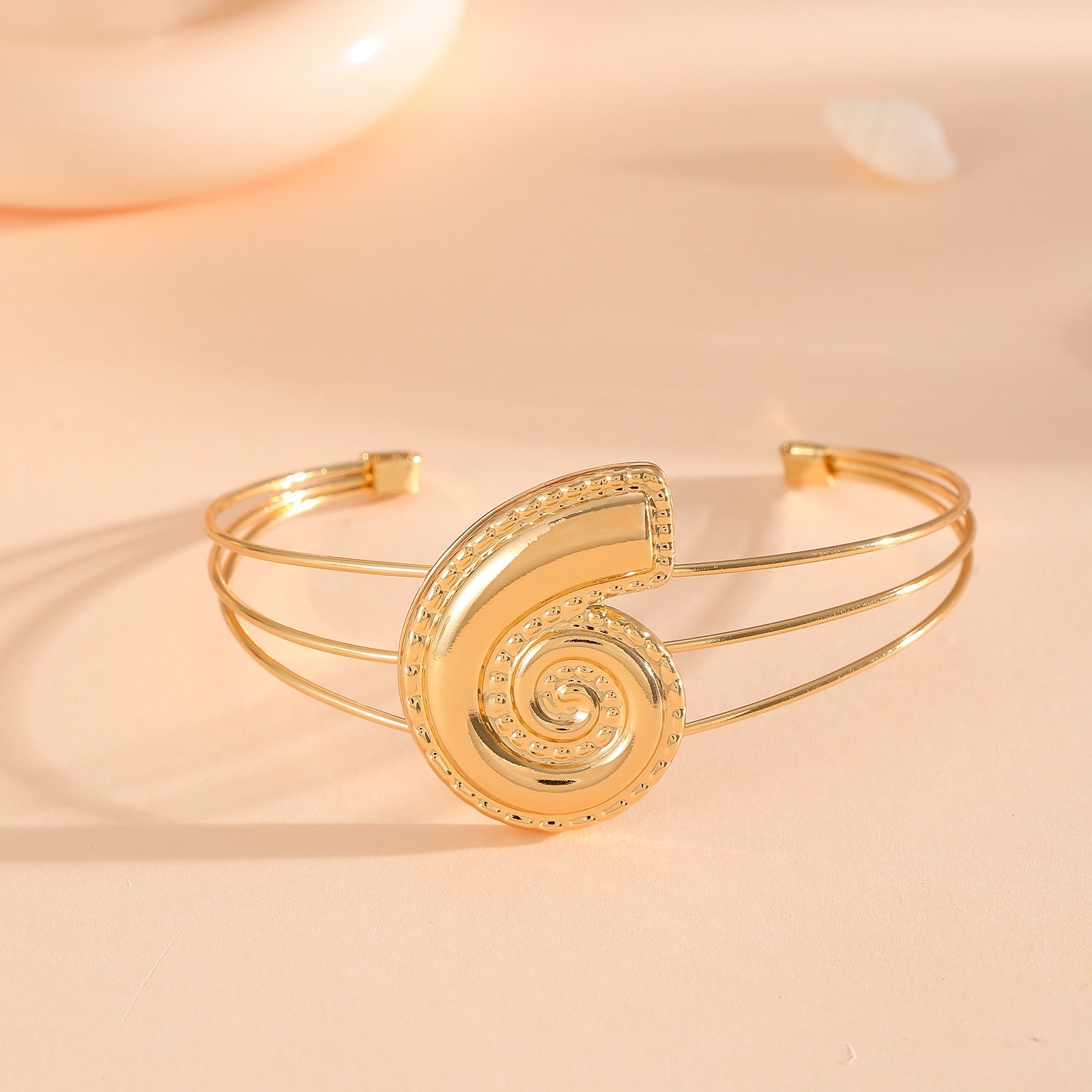 Women's bracelet with intricate bow design Fashion Glam