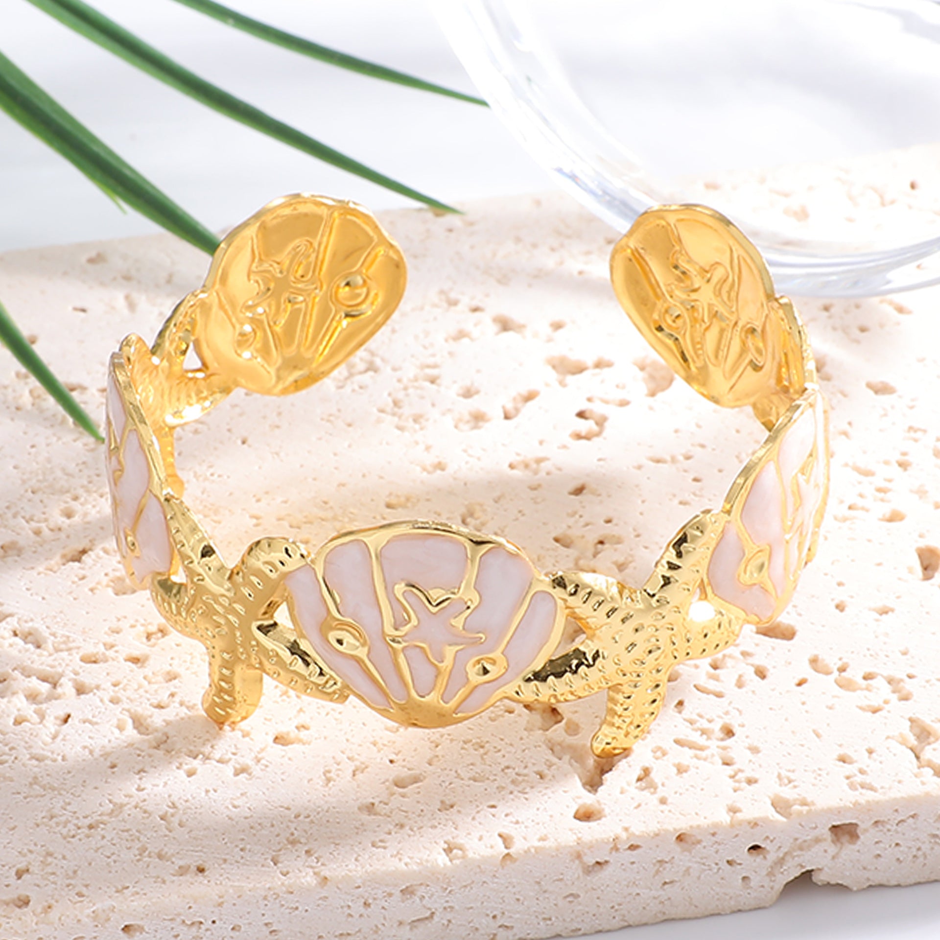 Ladies Elegant Wave-Shaped Bracelets Fashion Glam