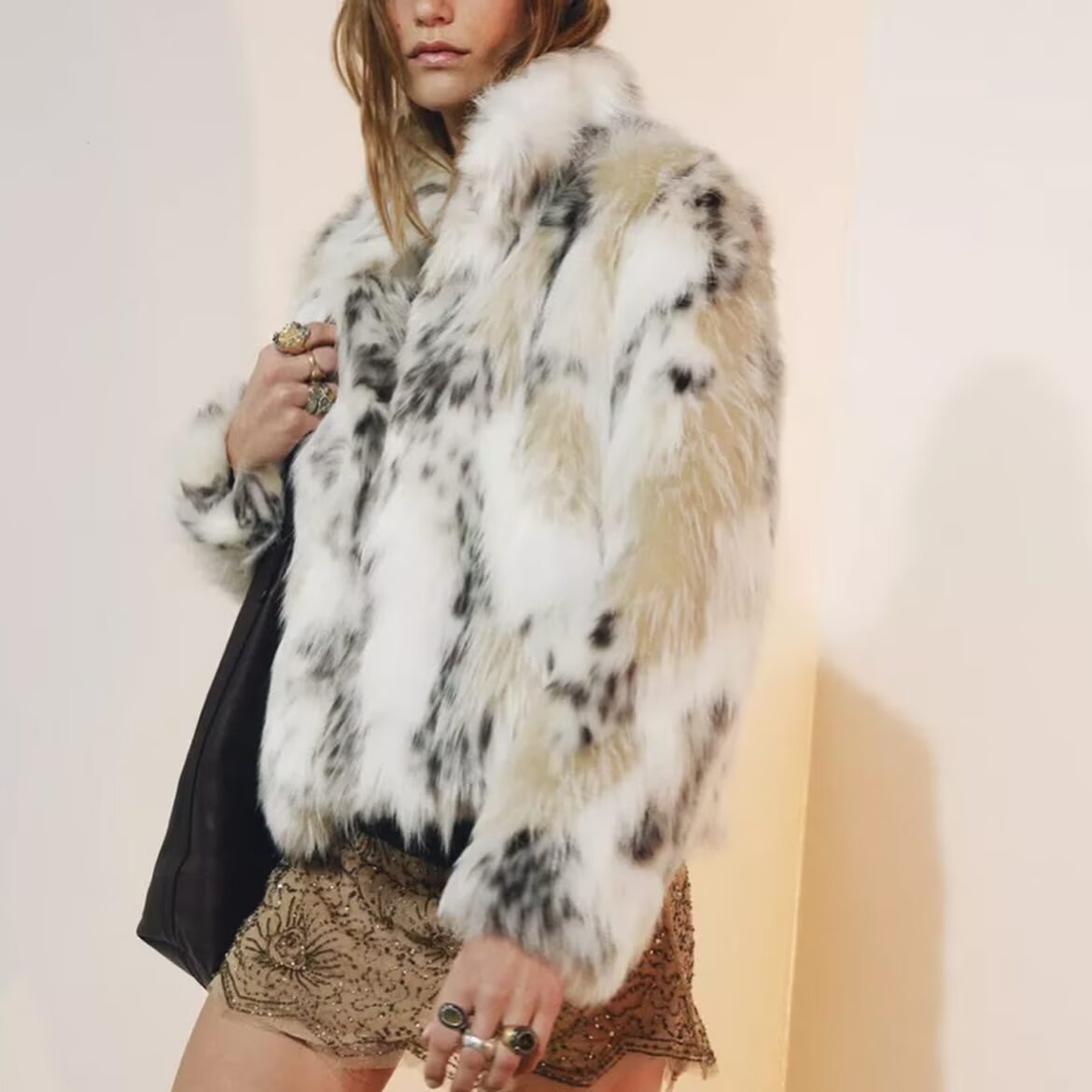 Women Short Faux Fur Jacket with Stand-Up Collar and Boxy, Cropped Cut Fashion Glam