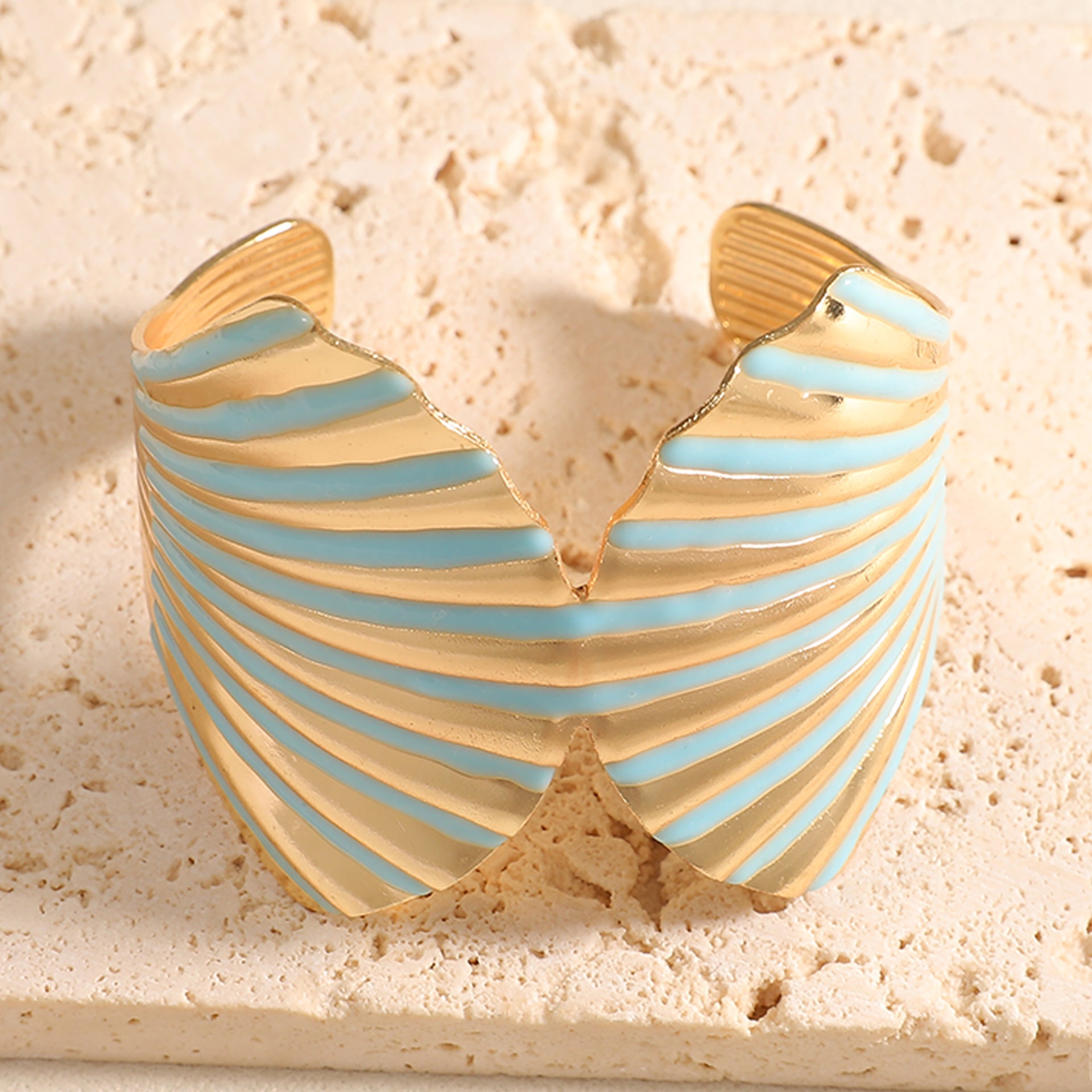 Women's bangle with elegant shell design Fashion Glam