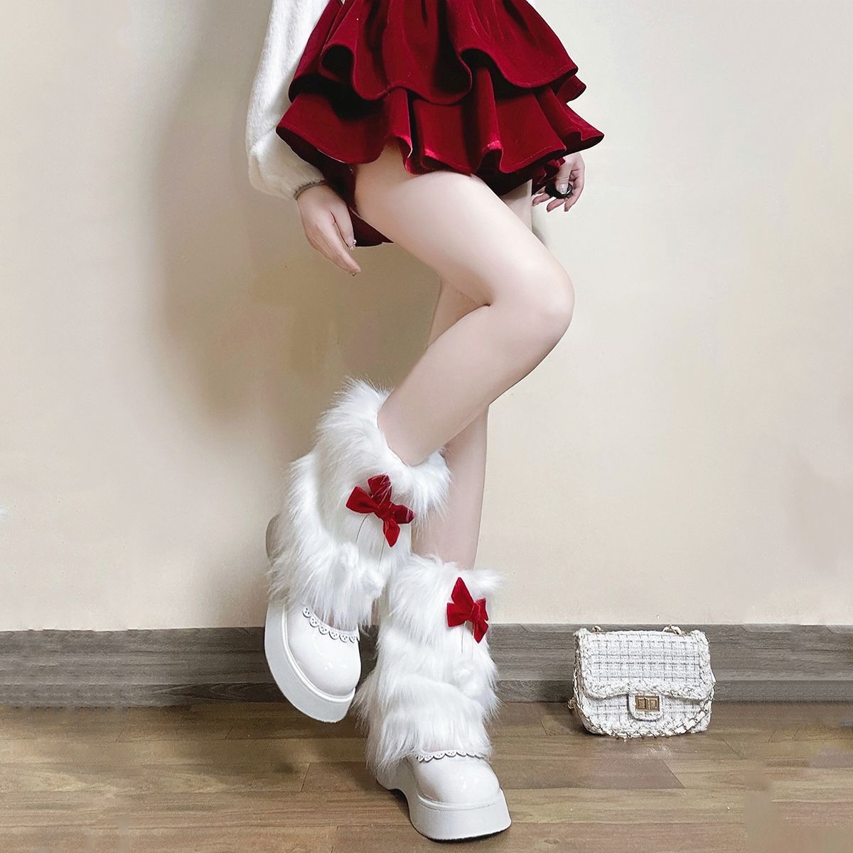 Ladies cozy boot cuffs made of faux fur with bow appliqué and pompons Fashion Glam