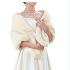 Women's elegant faux fur shoulder stole in capelet cut Fashion Glam