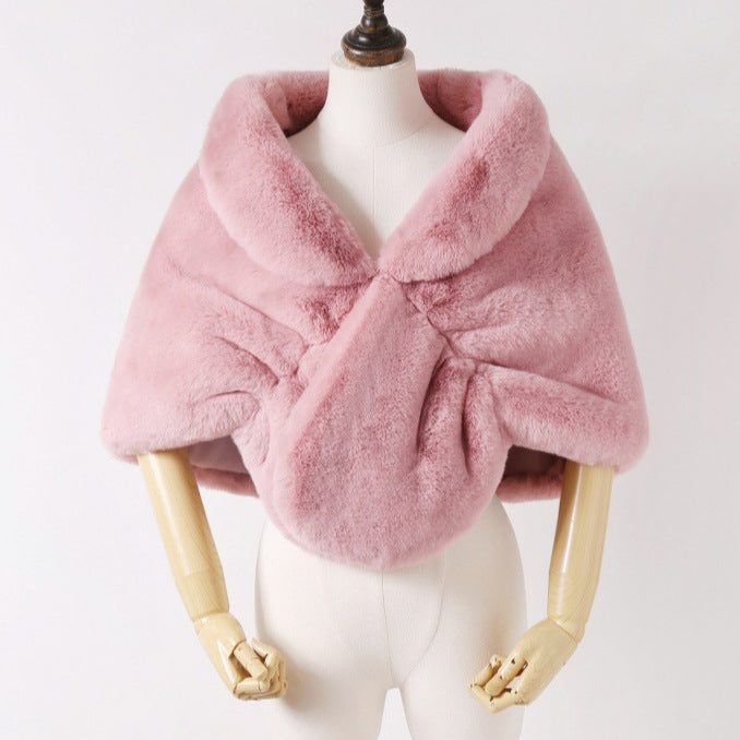 Women Elegant Faux Fur Stole in Capelet Cut Fashion Glam