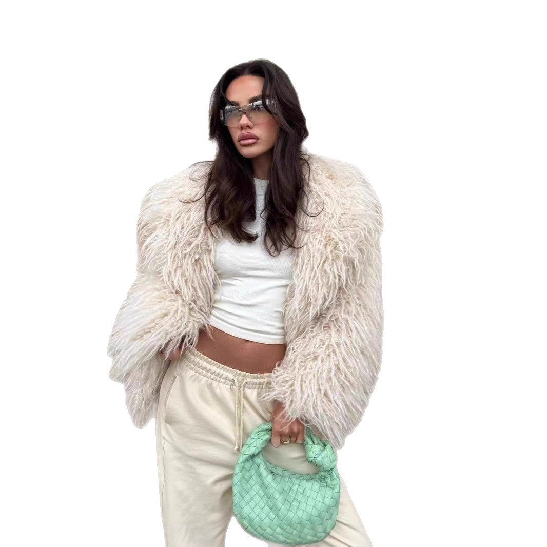 Ladies short jacket made of luxurious long-pile faux fur with voluminous pile Fashion Glam