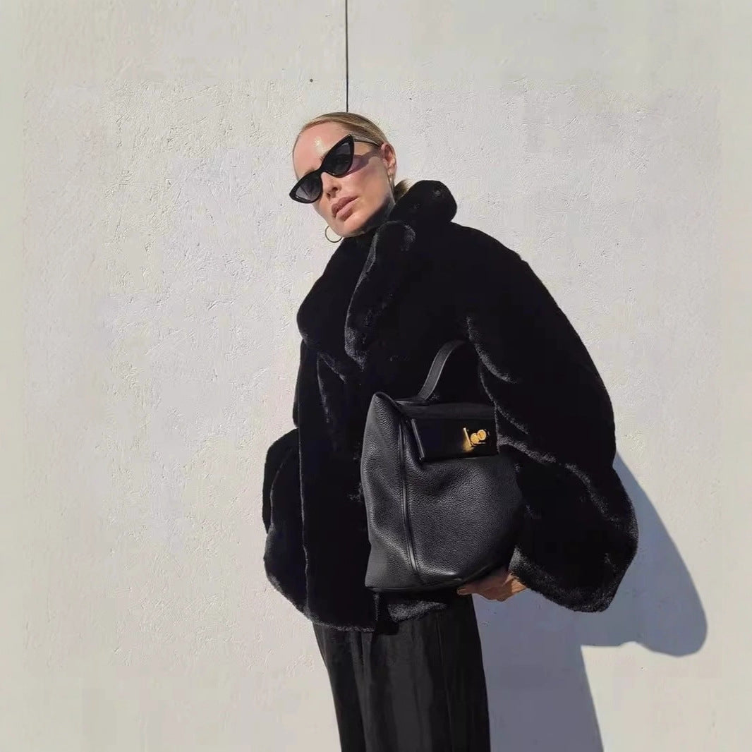 Women's short coat made of vegan high-pile with voluminous shawl collar and boxy silhouette Fashion Glam