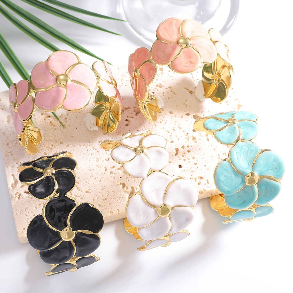 Ladies cuff bracelet with elaborate flower pattern Fashion Glam