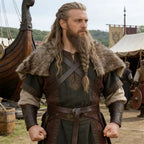 Men's shoulder cape made of faux fur with buckle closure and rustic Viking look Fashion Glam
