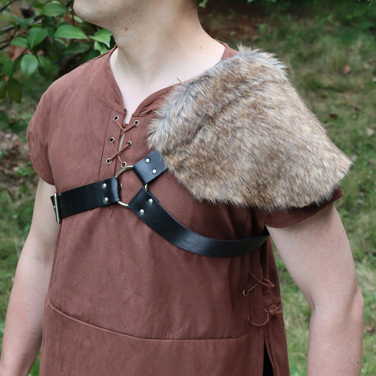 Men's shoulder strap with faux fur padding and adjustable leather strap Fashion Glam