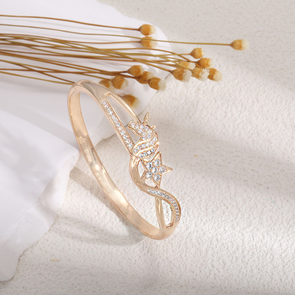 Women's bangle with elegant infinity pattern and sparkling zirconia Fashion Glam