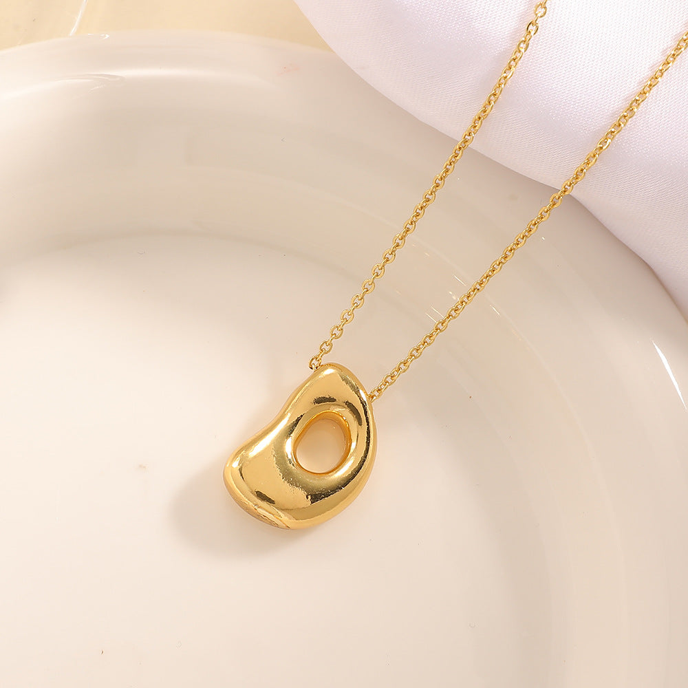 Women's necklace with curved letter pendant Fashion Glam