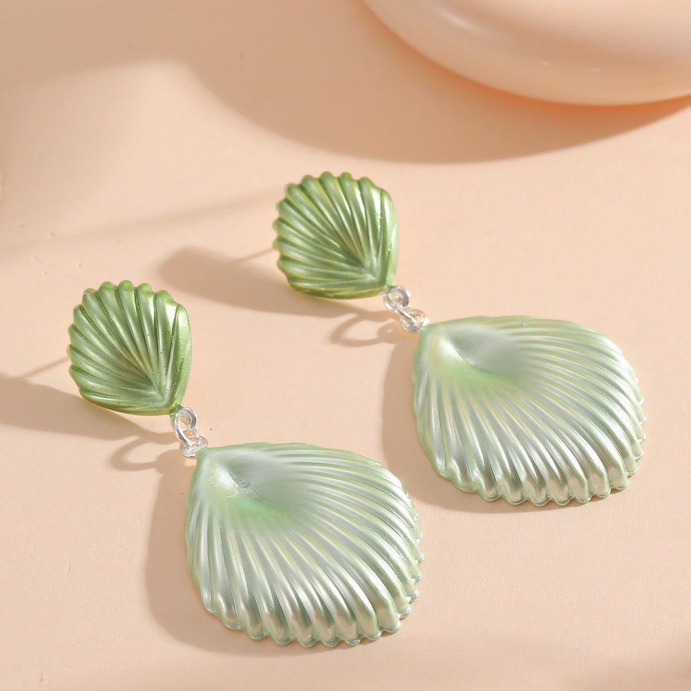 Ladies Hanging Earrings in Elegant Shell Design Fashion Glam