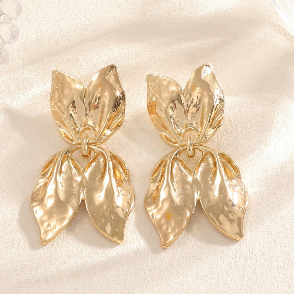 Ladies earrings in elegant leaf design Fashion Glam