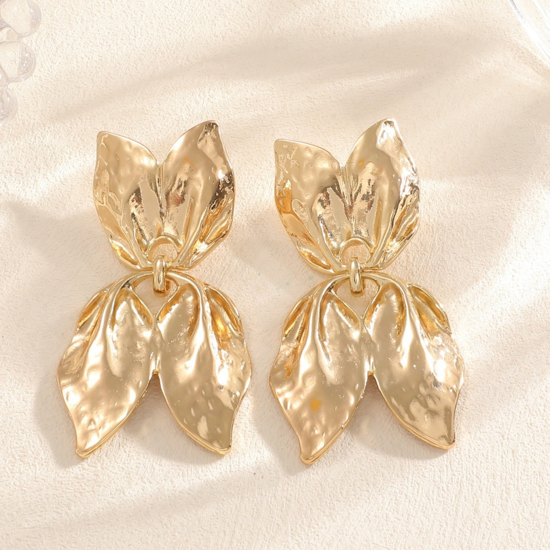 Ladies earrings in elegant leaf design Fashion Glam