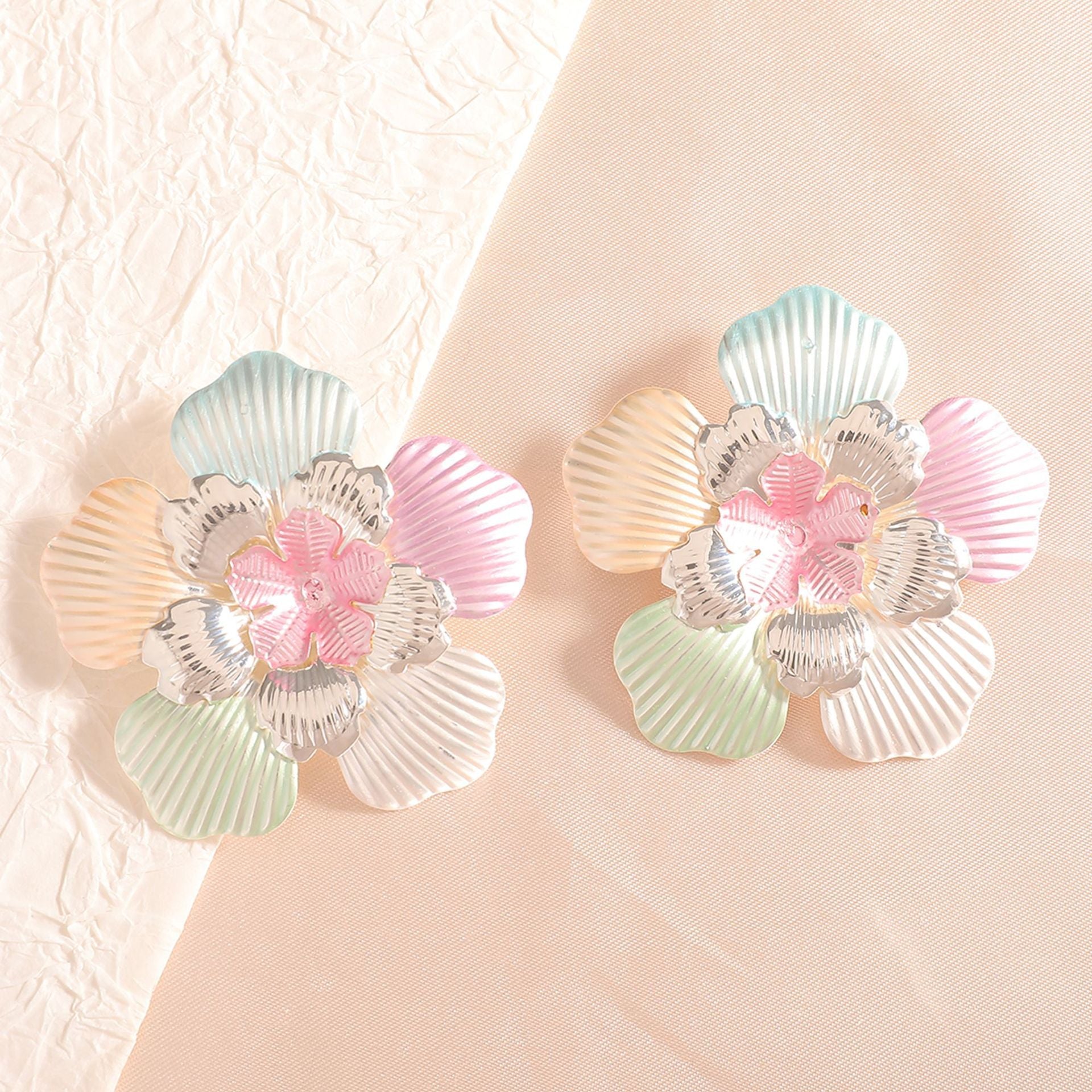 Ladies' flower earrings with intricate design and glossy accents Fashion Glam