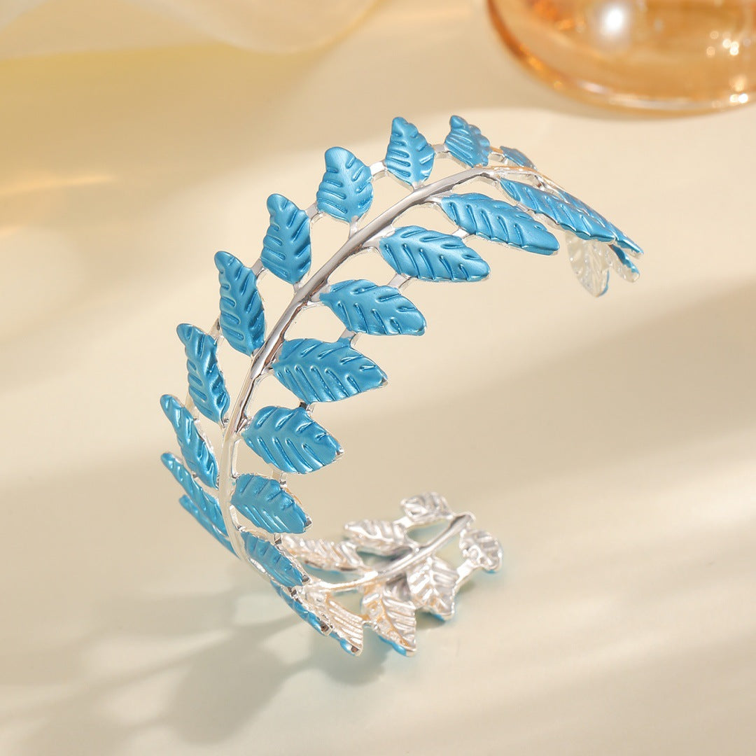 Ladies bracelet in elegant leaf design Fashion Glam