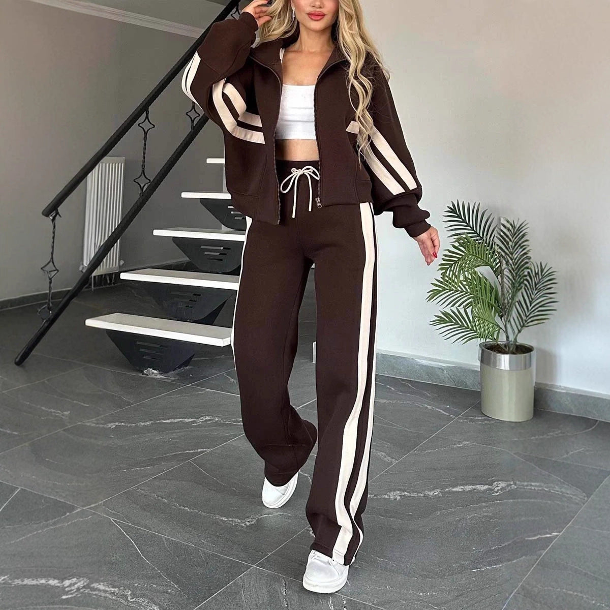 Women Two-Piece Sweat Set with Zipper Jacket and High-Waist Relaxed Jogging Pants Fashion Glam