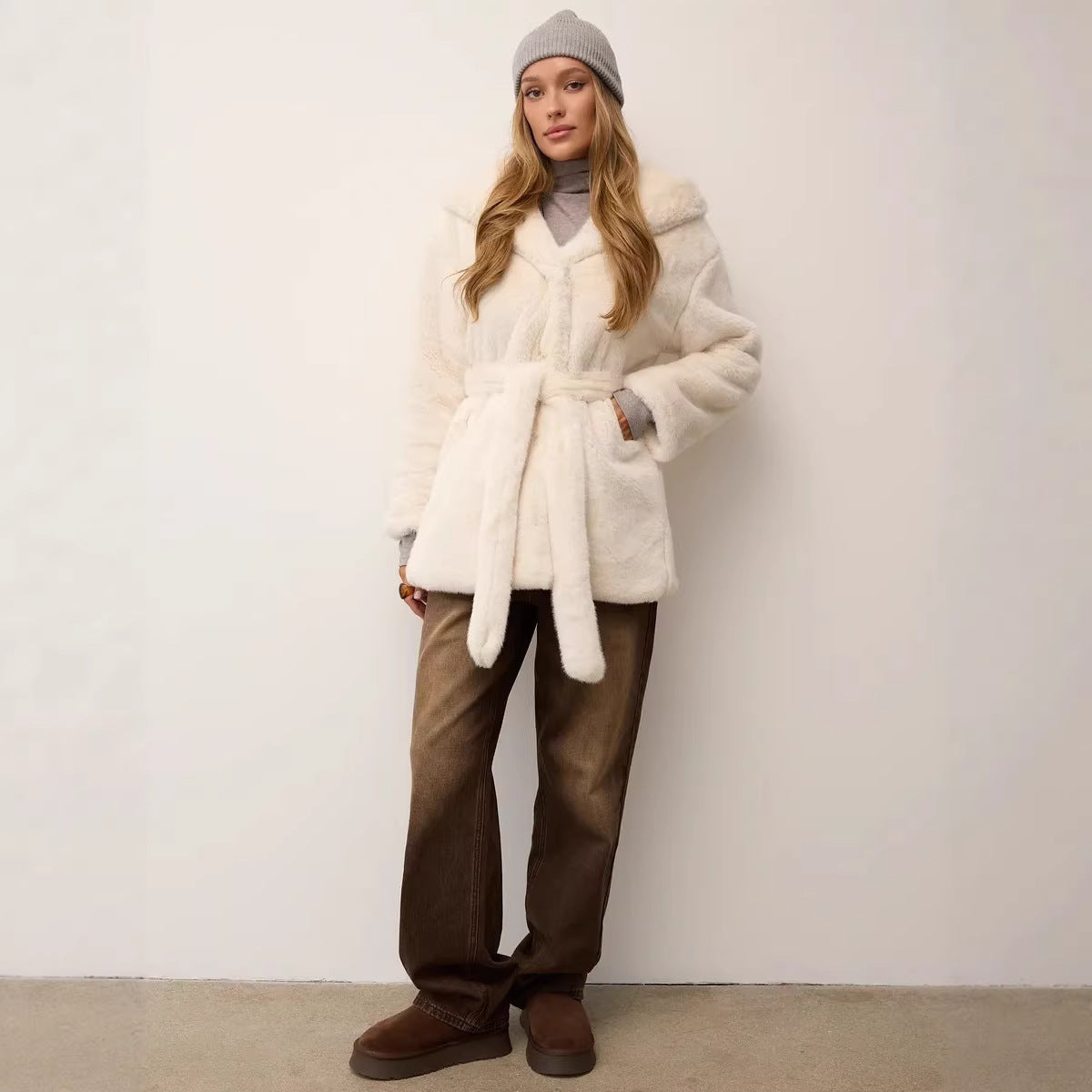 Women's short fitted faux fur coat with hood and tie belt Fashion Glam