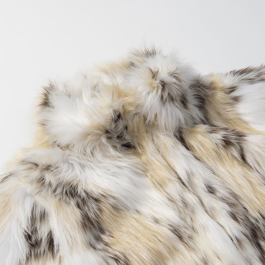 Women Short Faux Fur Jacket with Stand-Up Collar and Boxy, Cropped Cut Fashion Glam